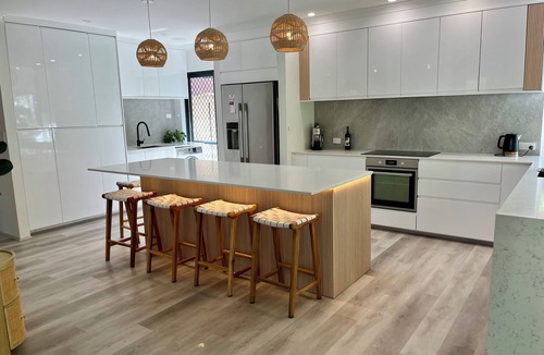 Dunsborough House | A nature haven within walking distance to beach/town with pool - swim spa- deck.