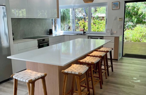 Dunsborough House | A nature haven within walking distance to beach/town with pool - swim spa- deck.