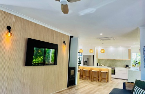 Dunsborough House | A nature haven within walking distance to beach/town with pool - swim spa- deck.