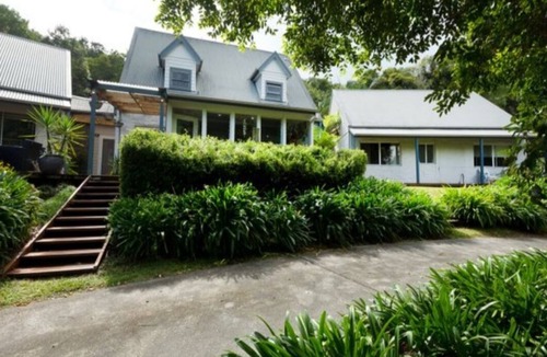 Forster Apartment | A peaceful , relaxing acreage 10 minutes from beaches shopping and National Park
