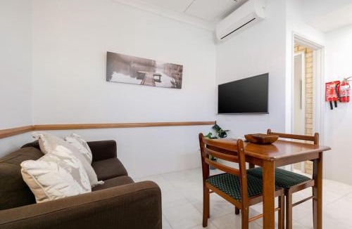 Connolly Apartment | A6 - Work-from-home haven - free WIFI - 1BR