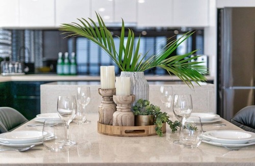 Surfers Paradise Apartment | Absolute Beachfront 3BR Apartment | Pool, Spa, Tennis & Ocean Views