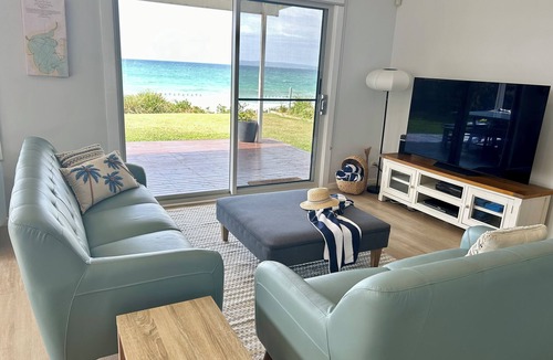 Callala Beach House | Absolute Beachfront & Pet Friendly *late 3pm weekend checkout August*
