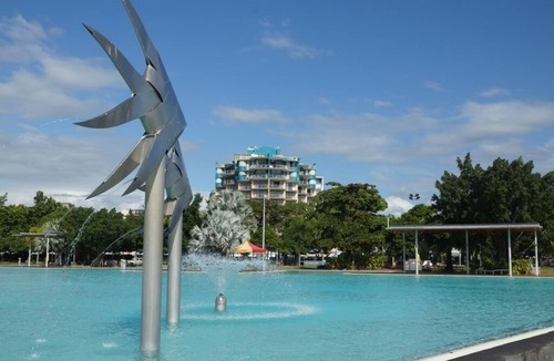 Cairns Central Business District Apartment | ABSOLUTE STUNNING WATER VIEWS IN THE CITY