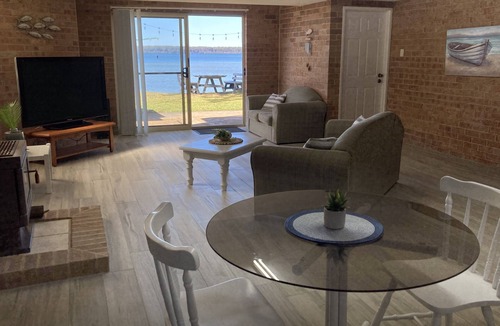 St. Georges Basin House | Absolute Waterfront Accomodation!
