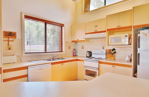 St. Georges Basin House | Absolute Waterfront - Belle Escapes Jervis Bay