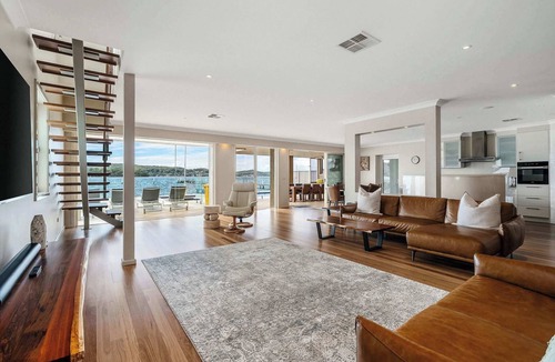 Point Clare House | Absolute Waterfront | Pool, Heated Spa, Sleeps 10.