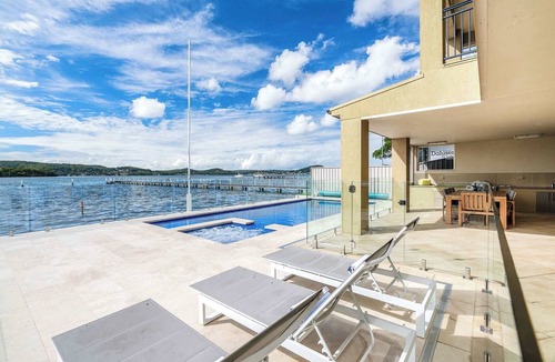Point Clare House | Absolute Waterfront | Pool, Heated Spa, Sleeps 10.