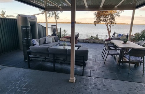 Charmhaven House | Absolute Waterfront with 5 bedrooms