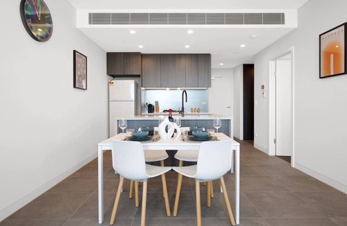 Lidcombe Apartment | AccorView Luxury 1BR Suite | Pool Gym Parking