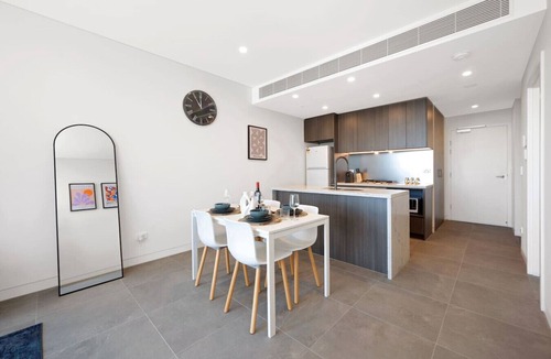 Lidcombe Apartment | AccorView Luxury 1BR Suite | Pool Gym Parking