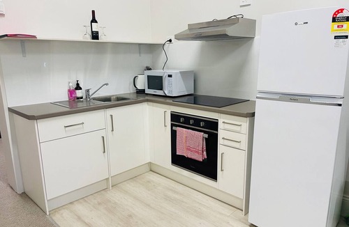 Glenelg Apartment | Adelaide's Seaside Location - Glenelg Beach: Seafield Apartment No. 2, First-floor, Beach facing