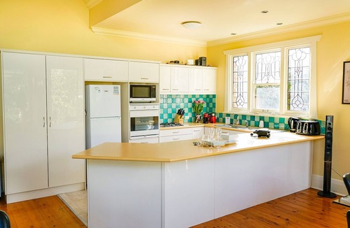 Black Forest House | Adelaide Style Accommodation-Close to City and Beach-4 .5 Star+WI-FI+ 3 carpark