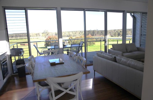 Lovedale Apartment | Adina Vineyard
