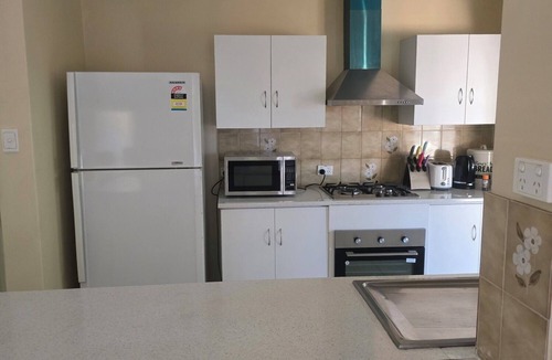 Kelmscott House | Advantage House- A place to relax with your family space