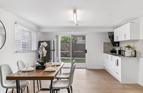 Jindalee House | Affordable Studio|sleeping & living space combined