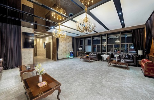 Weiyanggong Hotel | AI Lives In The Future Hotel - Xi'an Drum Tower Old City Root G Park Store