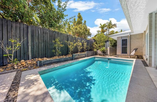 Alexandra Headland House | Alex Beachside Getaway - 15min walk > Sand & Surf