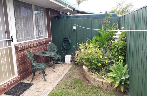 Kippa-Ring House | Alison's Rest. Close to station and shops.