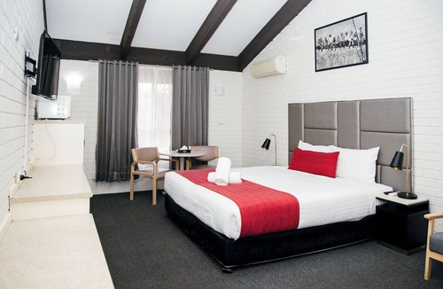 Coonabarabran Hotel | All Travellers Motor inn