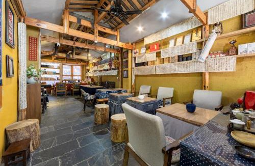 Fenghuang House | Alley's Ears Turned Red