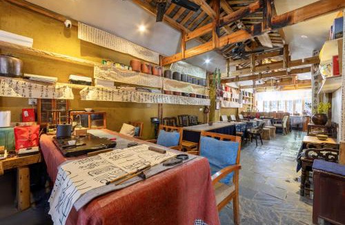 Fenghuang House | Alley's Ears Turned Red
