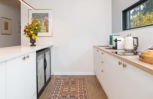 Blewitt Springs Villa | Alluca Villa McLaren Vale vineyard escape