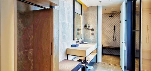 Yantai Hotel | Aloft by Marriott Yantai