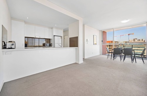 Liverpool Apartment | Amazing scene/2Br Apt/Shopping/Train/Hospital
