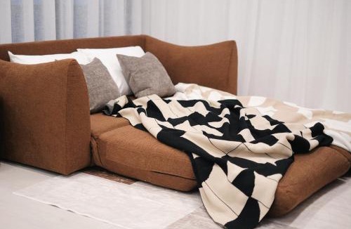 Burwood Apartment | 'Amber' 1 bedroom apt in Burwood with free parking