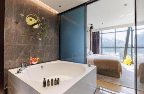 Longhua District Hotel | AMIGO migo Sleeping Hotel (mission hills)