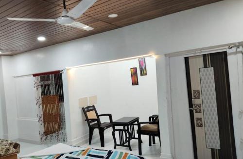 Paltan Bazaar House | ANAND RETREAT GUEST HOUsE