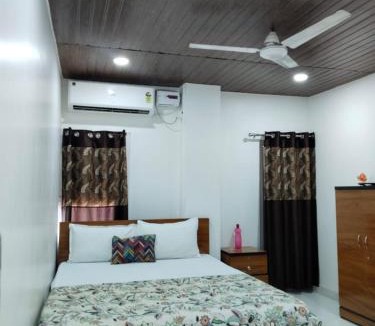 Paltan Bazaar House | ANAND RETREAT GUEST HOUsE