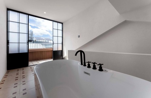 Shangri-La Hotel | AND.U Designer Homestay