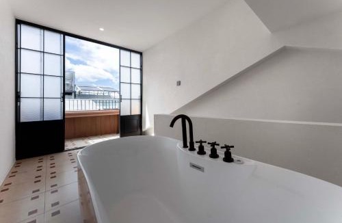 Shangri-La Hotel | AND·U Designer Homestay (Dukezong Ancient Town Moonlight Square Branch)