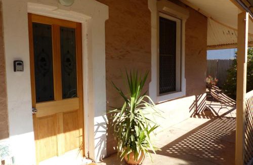 Peterborough House | Andy's Accommodation