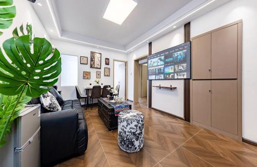 Kunming City Centre Apartment | Annie Apartment 3204 River View -only 120 meters from Metro Line 2 Exit of Chuanxinggulou