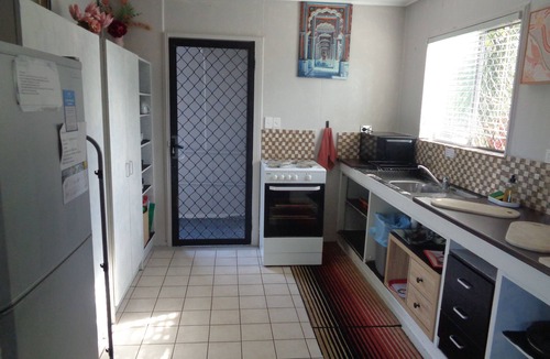 Wulguru Apartment | APARTMENT 1B SECOND FLOOR- GUESTS apartment 1a ground floor -management