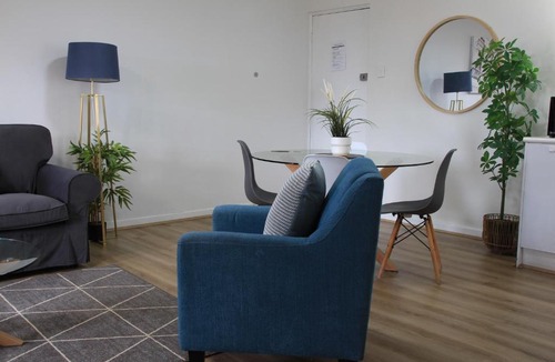 Rivervale Hotel | Apartment 8 Burswood