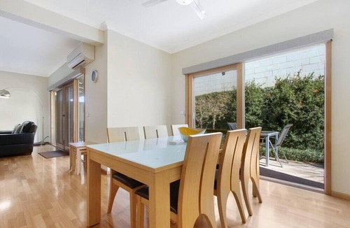 Lakes Entrance Apartment | Apartments on Church 7 | Family Lakeside Escape