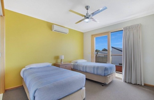 Lakes Entrance Apartment | Apartments on Church 7 | Family Lakeside Escape
