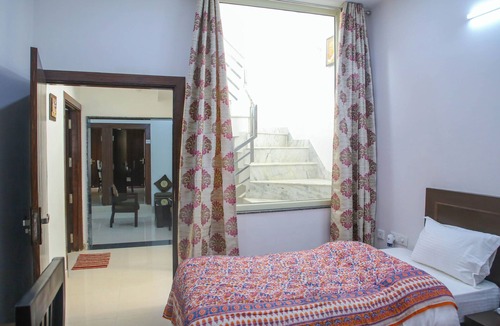 Taj Ganj Bed & Breakfast | Aradhana's Home Stay Deluxe Room
