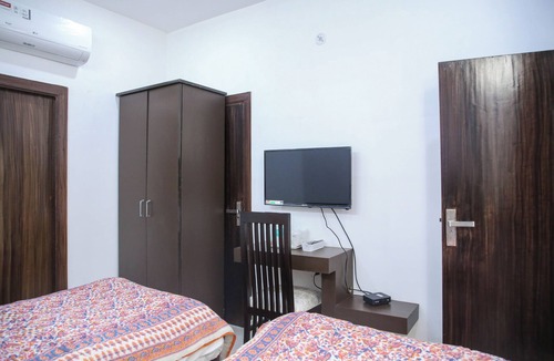 Taj Ganj Bed & Breakfast | Aradhana's Home Stay Deluxe Room