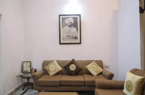 Taj Ganj House | Aradhana's Home Stay