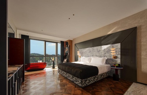 Yuzhong Hotel | Aranciel High Altitude River View Hotel