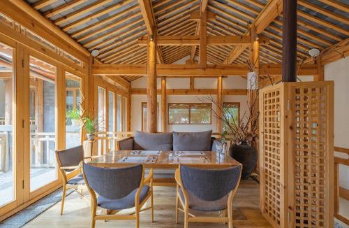 Shuhe Old Town Hotel | Arro Khampa by Zinc Journey Lijiang