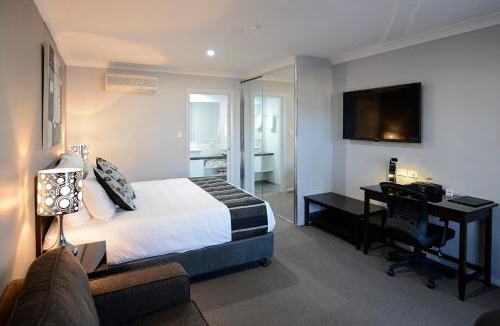 Parkes Hotel | Astro Dish Motor Inn