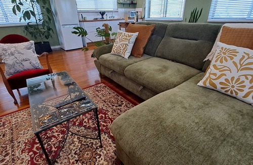 Atherton Apartment | Atherton Apartment with Views and Breakfast Hamper