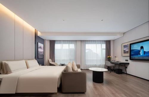 Changbai Mountain North Slope Hotel | Atour Hotel Changbaishan Erdaobaihe North Slope Distribution Center