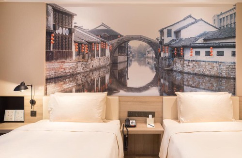 Huzhou Hotel | Atour Hotel Changxing Central Plaza